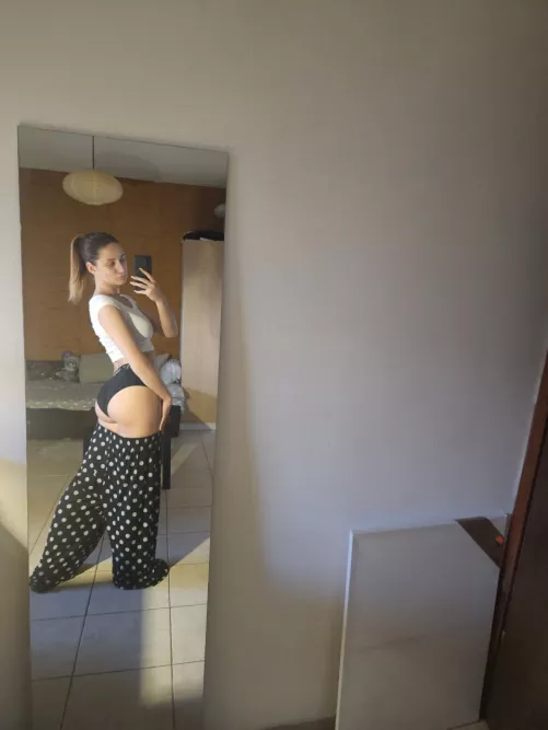 trying to look hot on a lazy wednesday by Massivebubu69