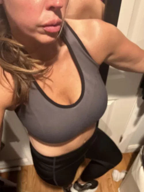 Would you check me out at the gym by Mom_gone_wild