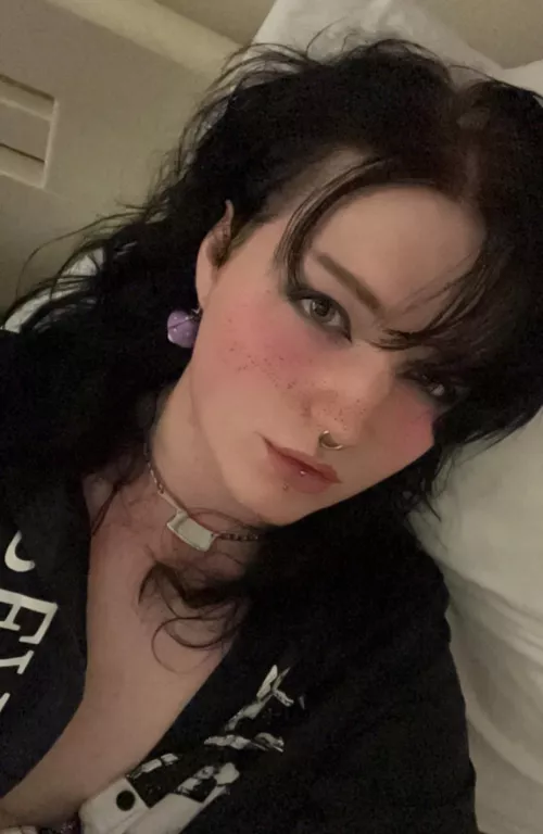 Hiya 👋 by MxCreature1