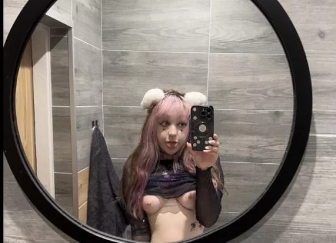 I wish I had more male friends so I could suprise them with my nudes by SingleTheater