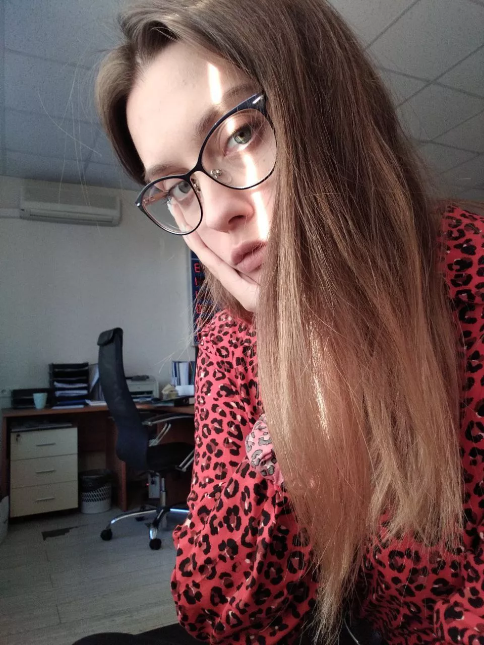 I'm bored at the office posted by Honey_69_