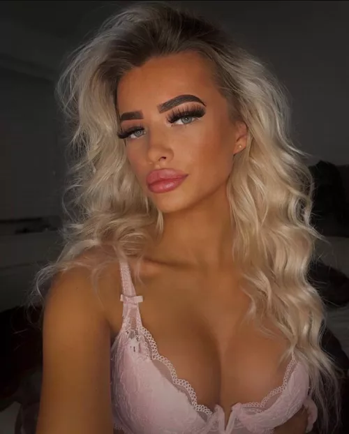 More of her since you lot loved the last pic by throwawaybetaboi67