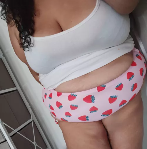 My Strawberries 🍓 by sweetpuff07