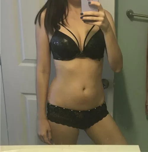 [selling][us] by myrtlebtch