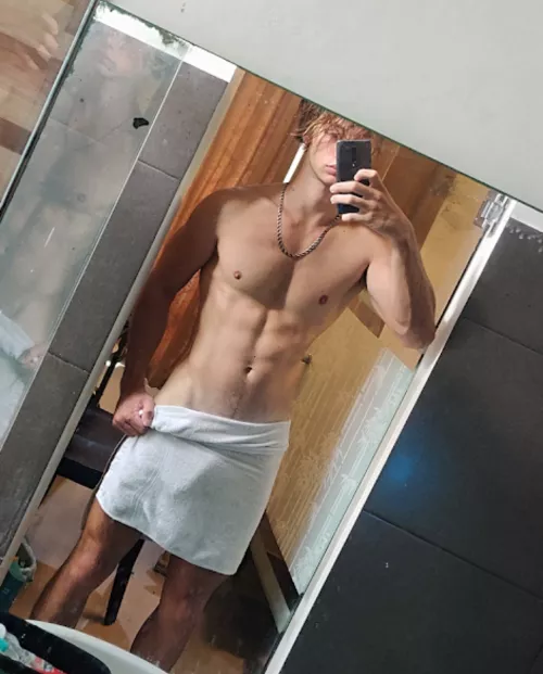 Should I drop the towel? by Daylo117