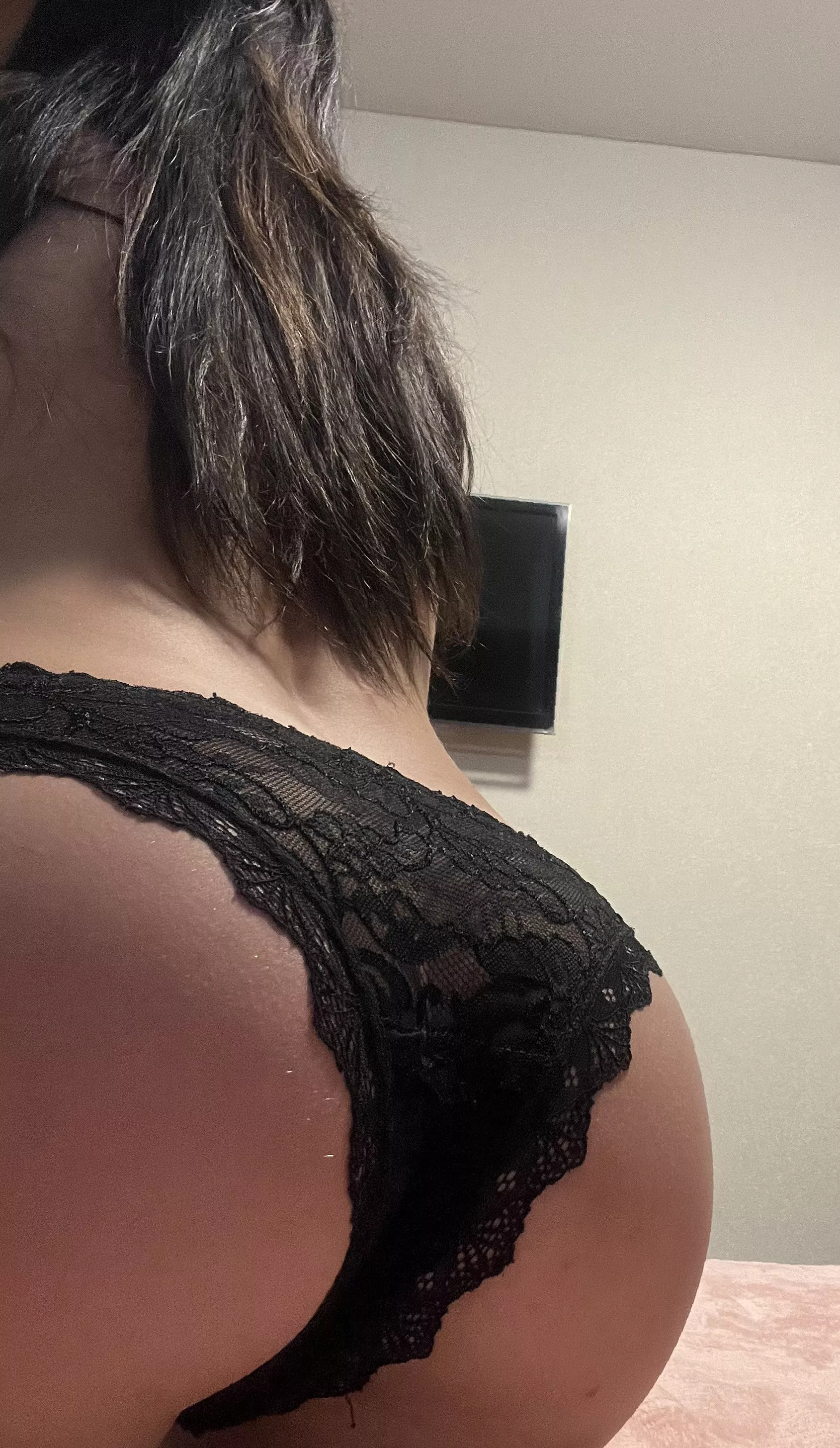 The black lace panties look fucking amazing on me posted by mobilefox77