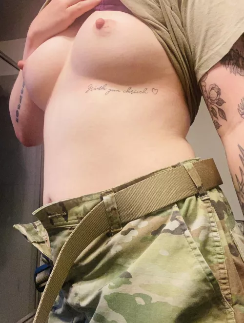 Who wants a handful before work😏 (F32) by random47181