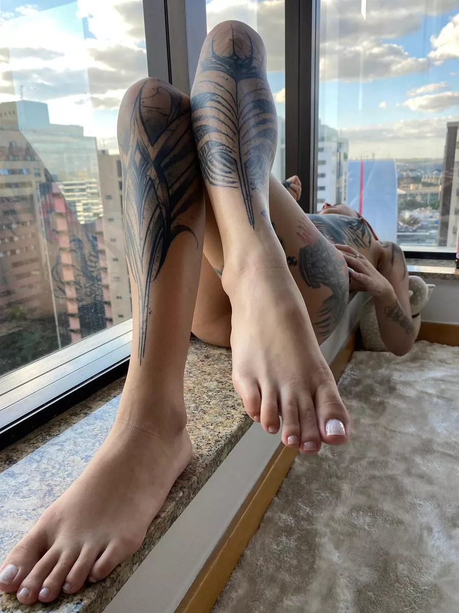 Would you use this lil feet as your toy [OC] posted by suryasparroww
