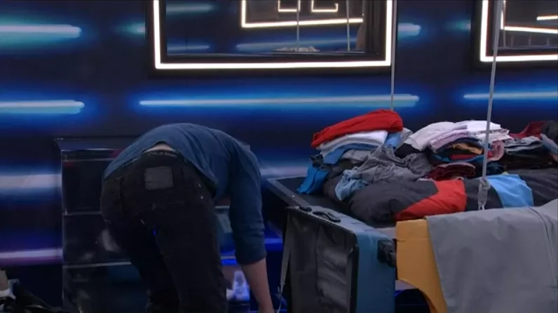 BB25 Cory on livefeeds posted by DragonFlySwatting