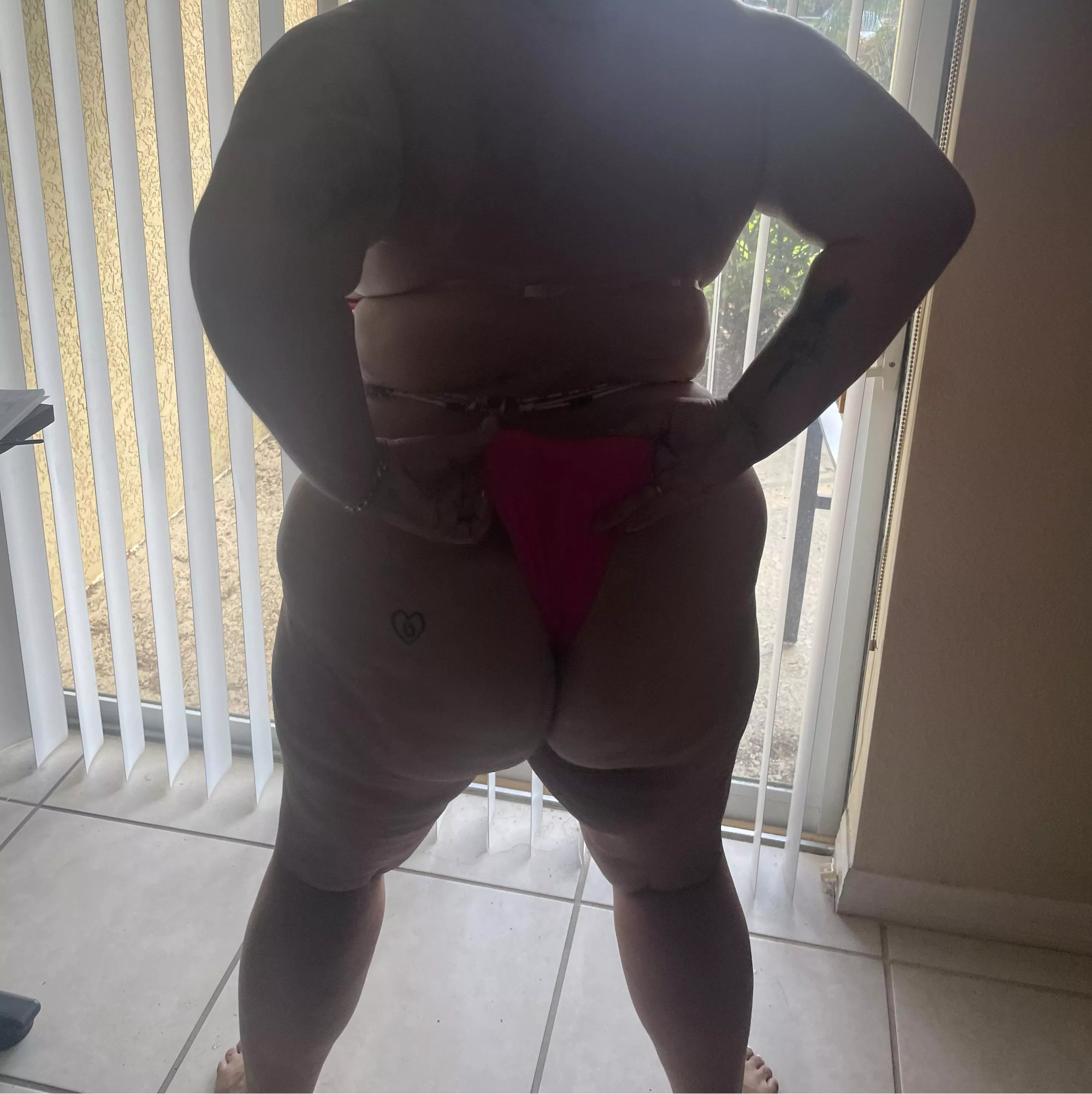 Bikini bottoms getting ate 💗 posted by aprilseventhh