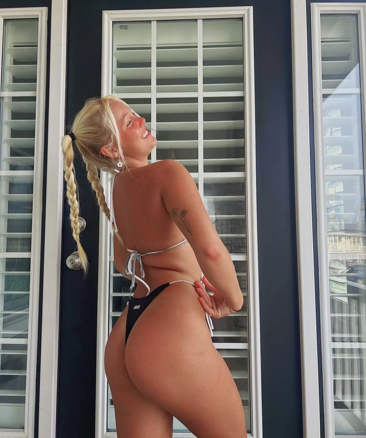 Blonde Babe posted by Thin_Data_2134