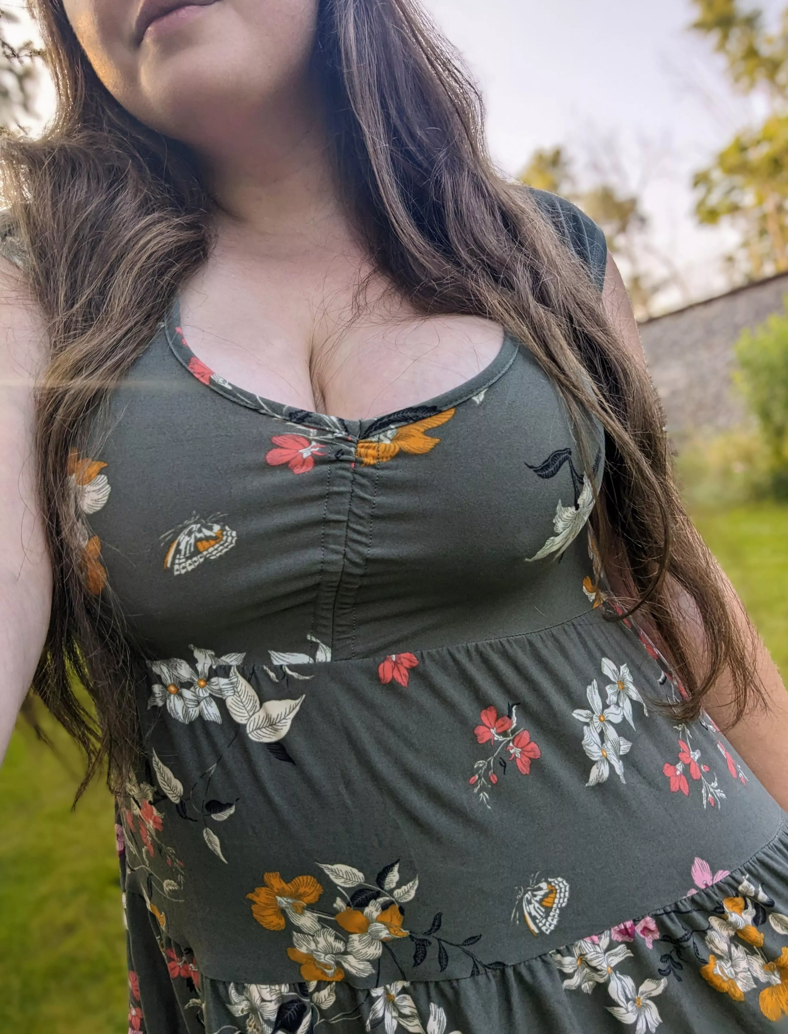 [f] new sundress, trying it out 🤭✨ posted by elleleebelle