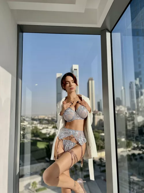 I know you can't resist staring at me by TrainingWonderfuls