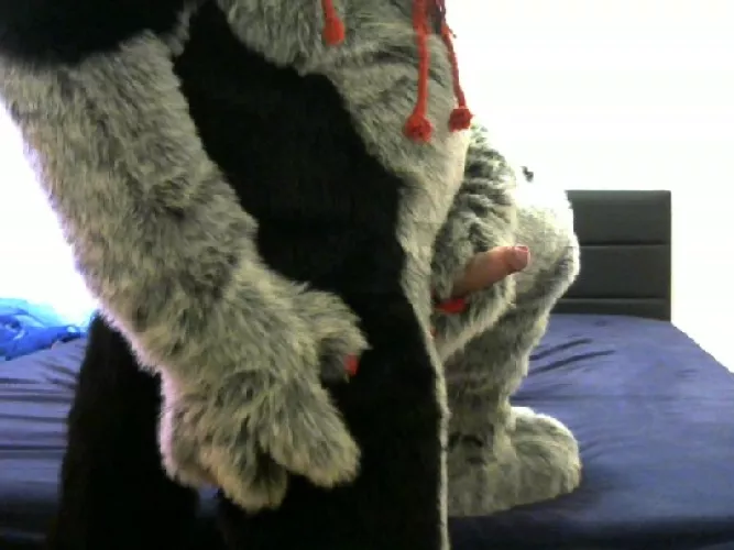 looking for a wet and warm place to bury this by GanoesIIKitain