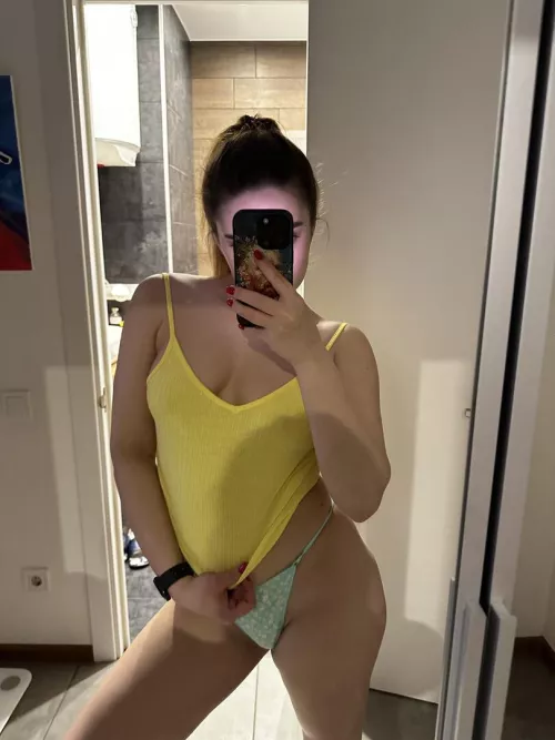 Me like to think that I'm pretty by WhatMakesYouMine