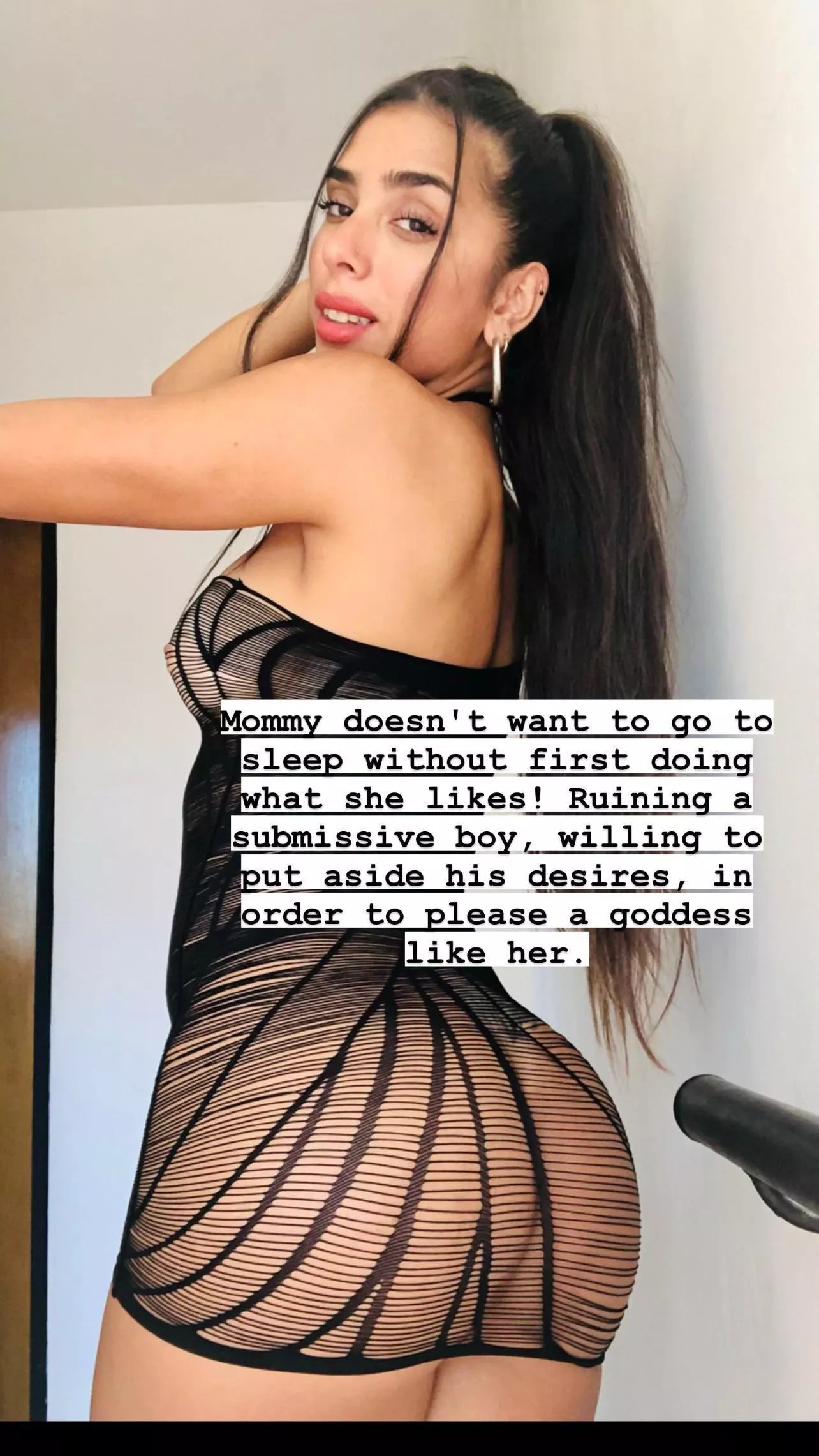 Mommy doesn’t want to go to sleep without first doing what she likes! Ruining a submissive boy, willing to put aside his desires, in order to please a goddess like her. posted by Ninalatinaaaa