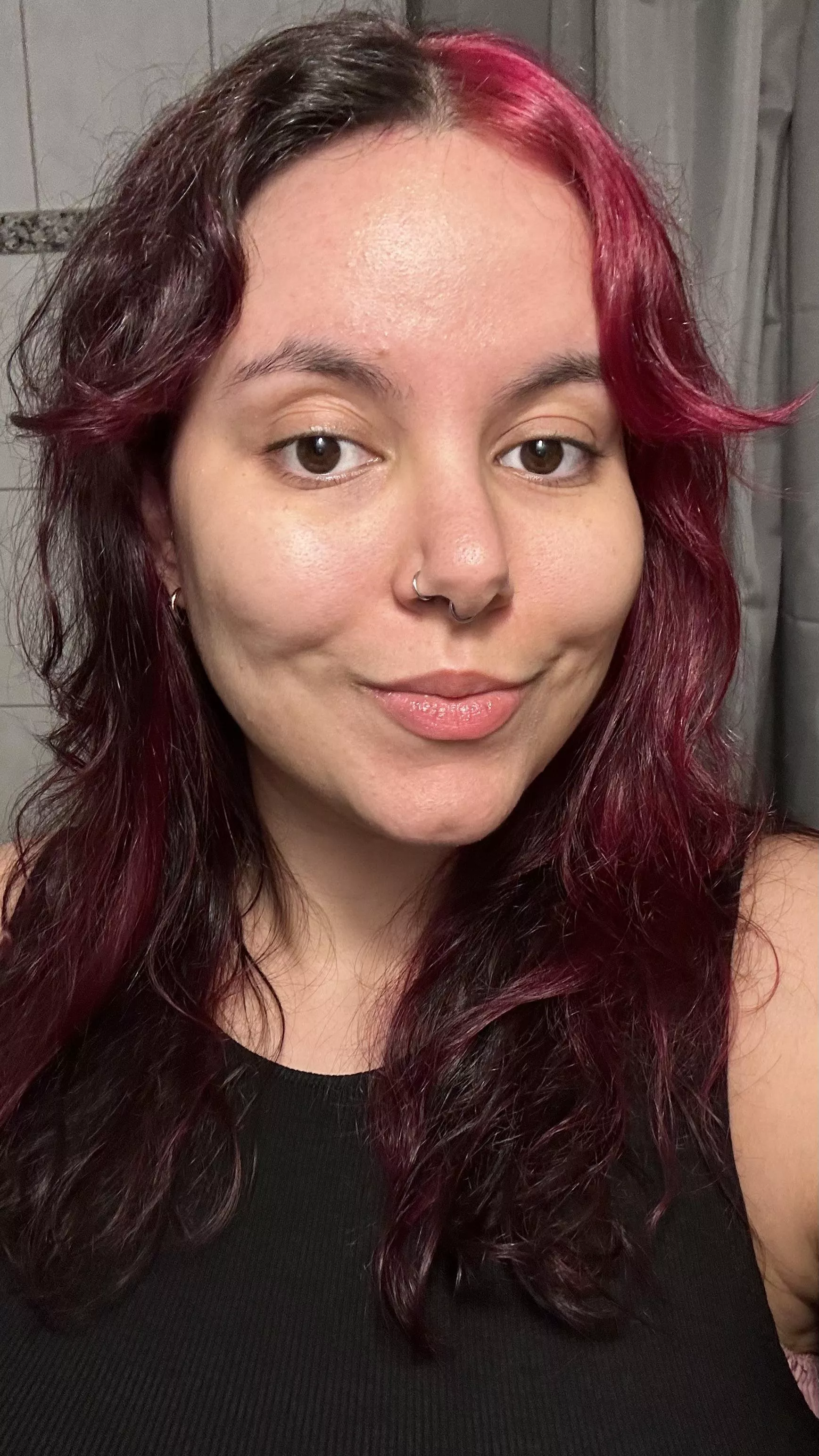 no makeup and wet hair tonight :) [f] posted by kittycatpeach