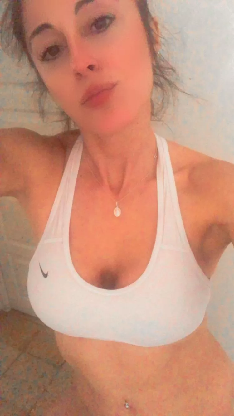 Post gym 🧡🔥 posted by Similar_Extreme_8133