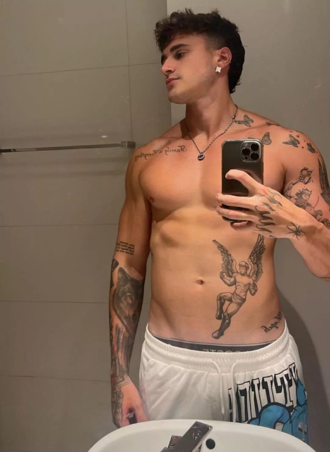 Random selfie posted by bistomasto