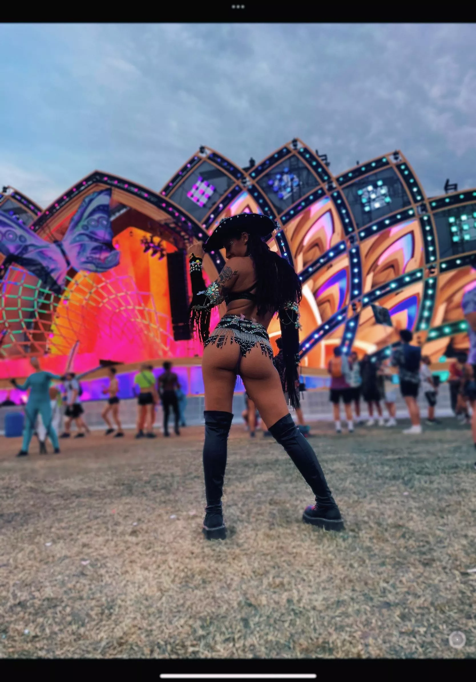 Slutty lil rave cowgirl ✨ posted by kinkypotato69