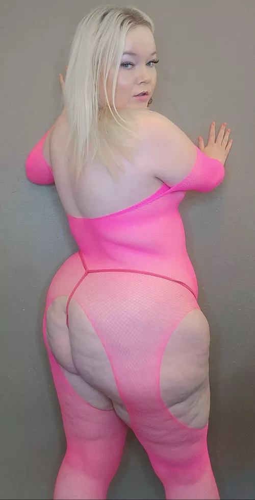 Thong Thursday 🩷 by sandie_cheeks