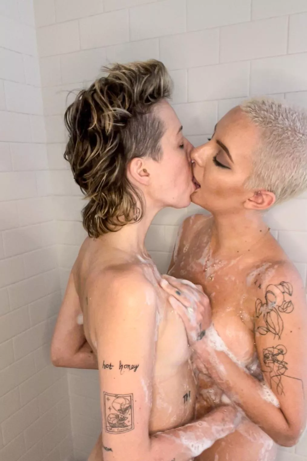 wet shower kisses posted by water_girls