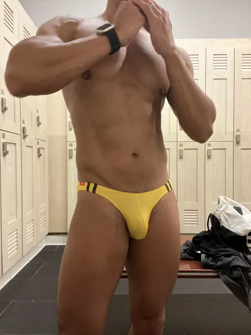 Yellow and black are a favorite color combo by itsbanders