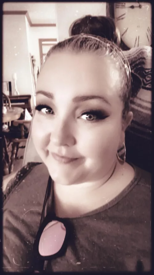 Almost time to go out to dinner! by Violetvonghoul