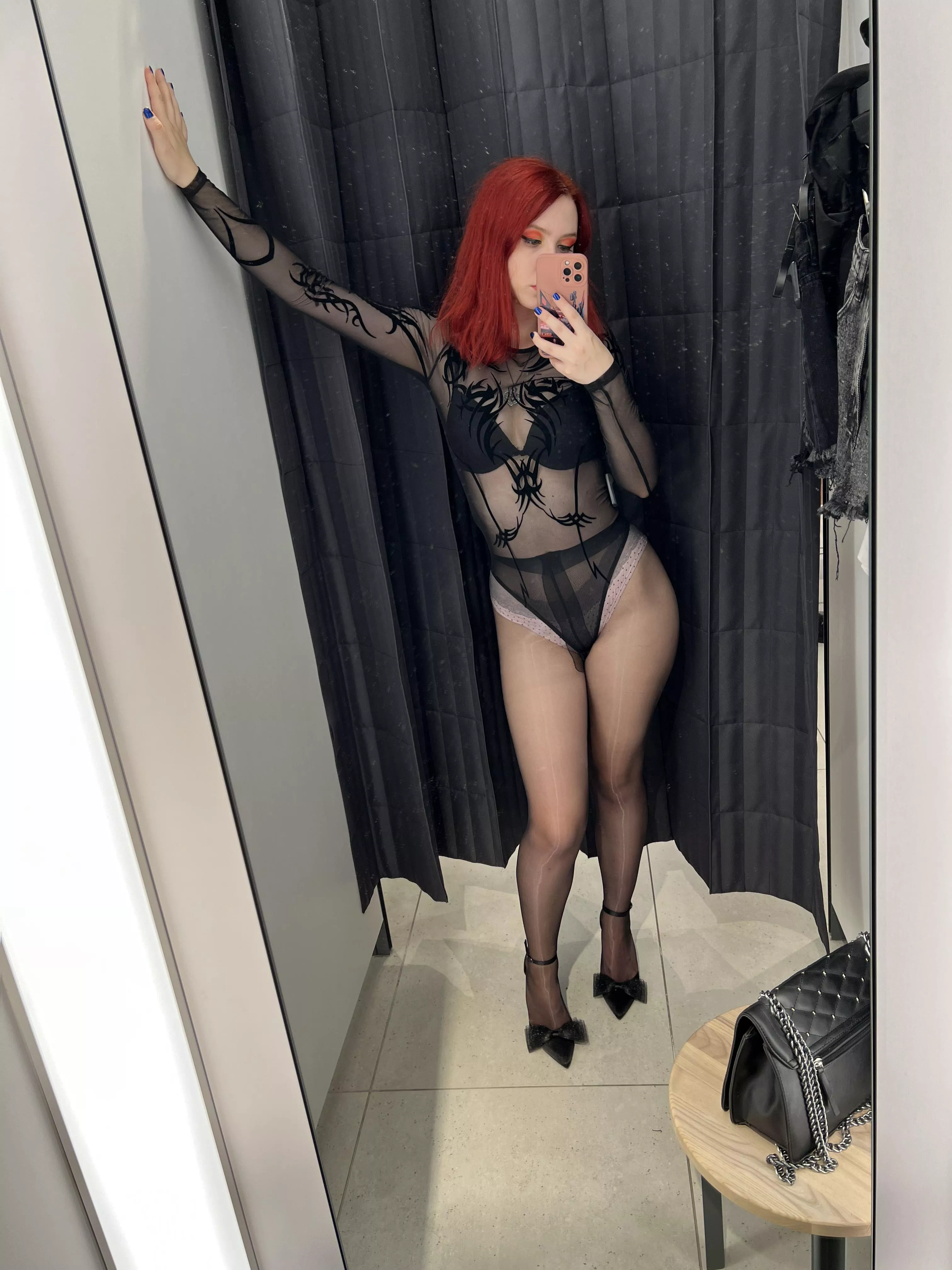 Black 🖤 posted by ichigo_emaa