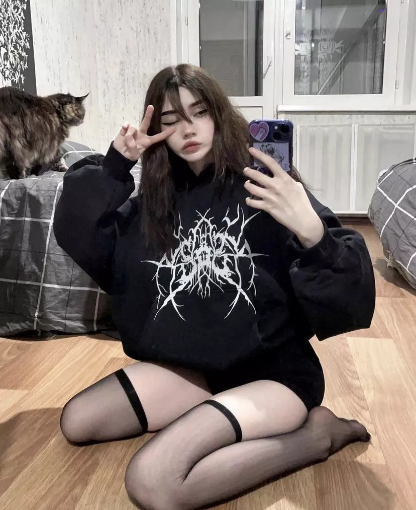 First post 😵‍💫🫣 posted by BaeKorea