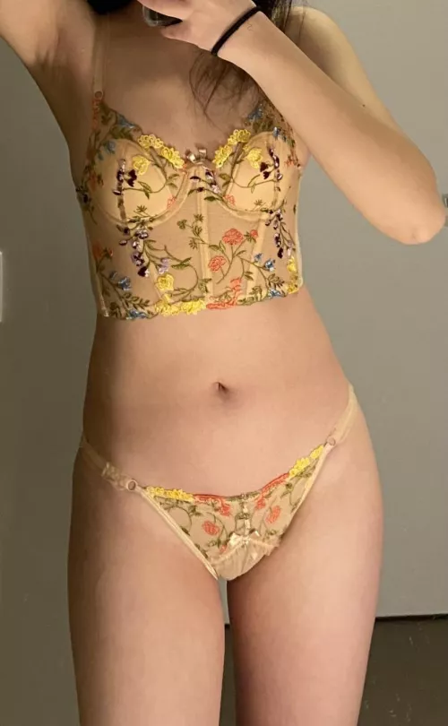 First time ever taking photos in lingerie :) 22F by chartreusedaydreams