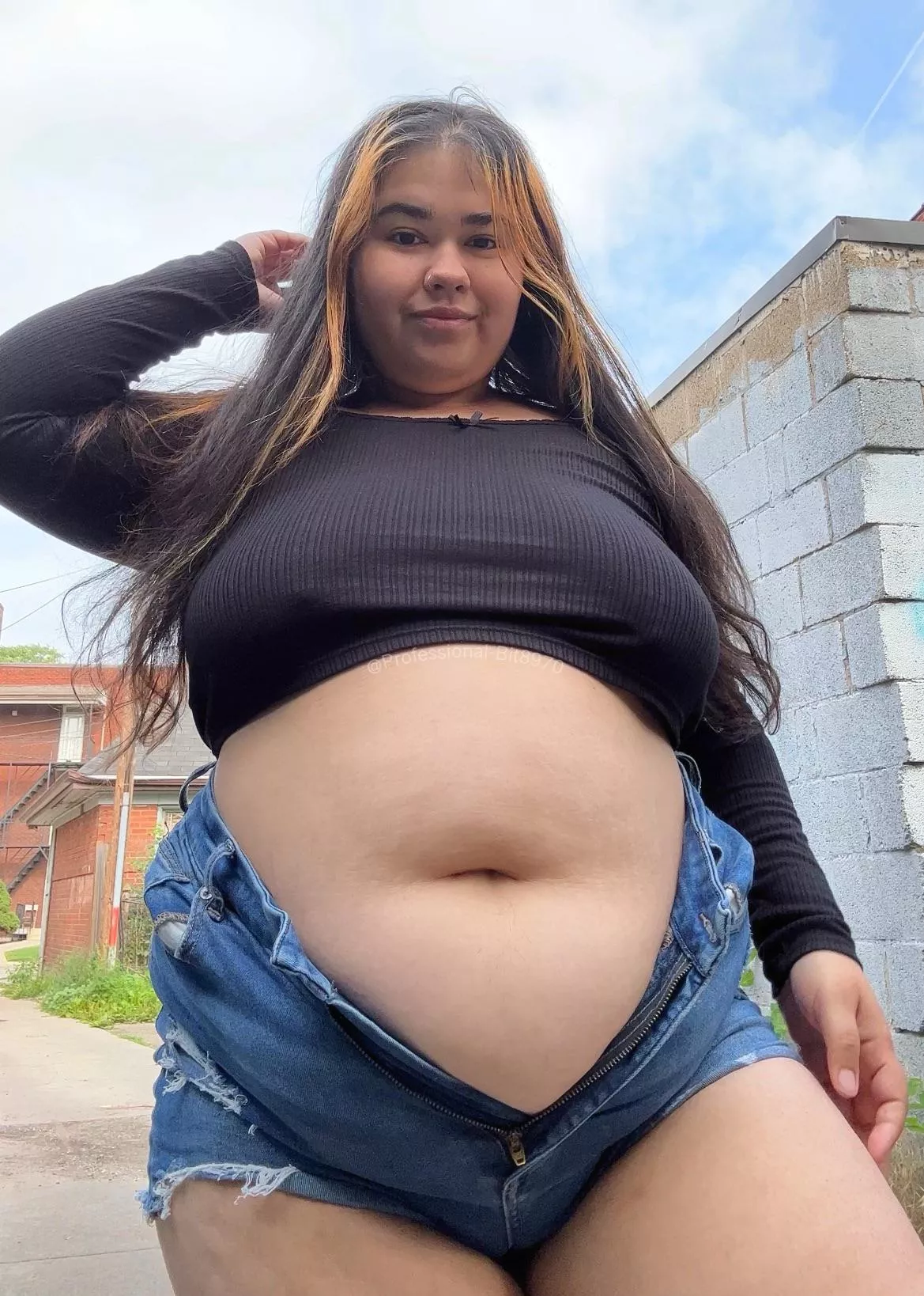 getting large 🙈 posted by Professional-Bit8970