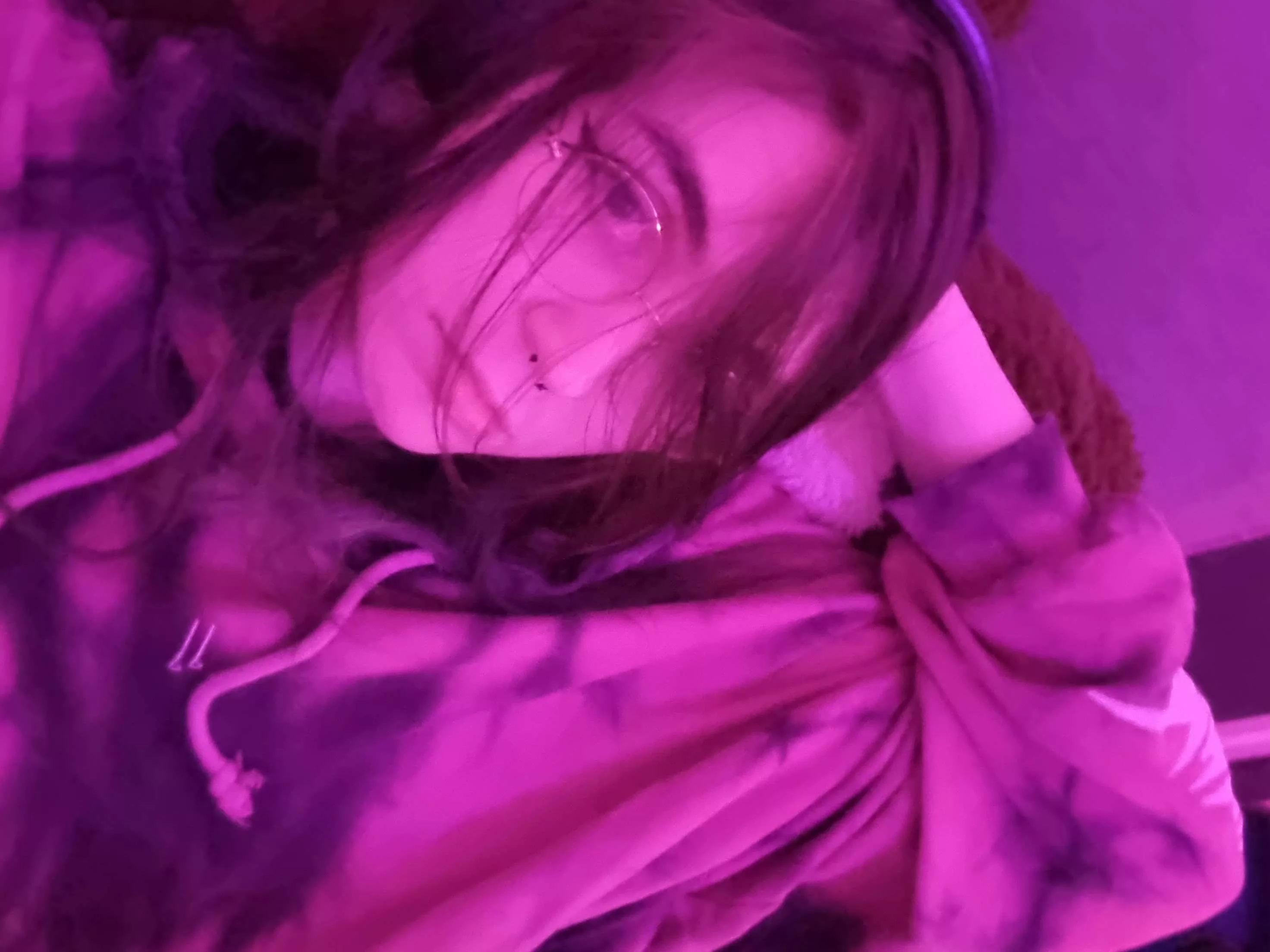 Hi, boys and girls! :3 can we be friends? posted by Yunaxuwu