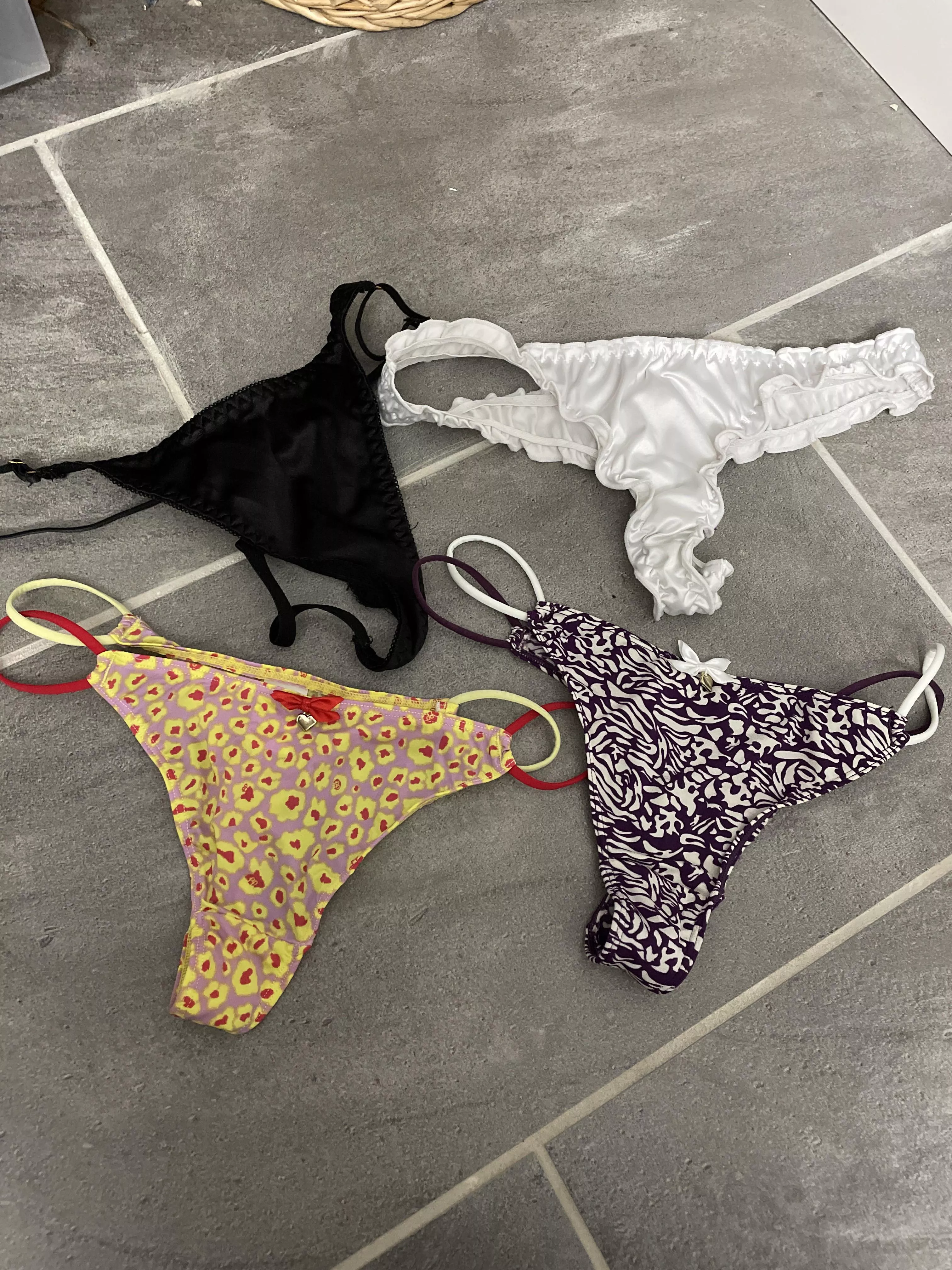 In need of some panty sniffers posted by Harpersummer