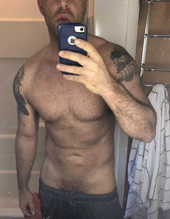 Is 6’5 and (42) too old for Reddit love? Chat is open posted by lebymas6965