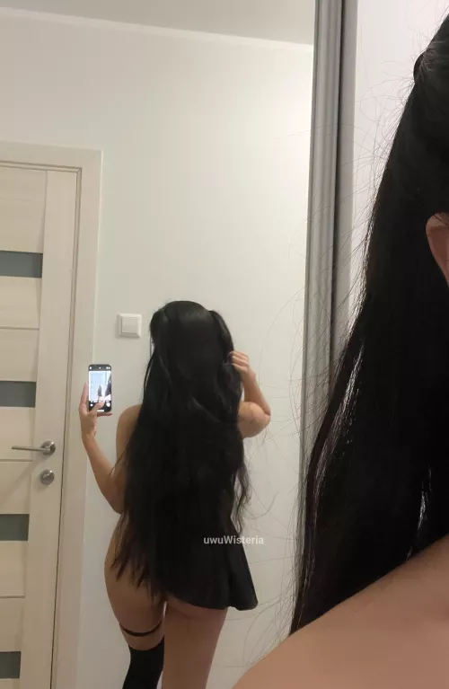 just a little peek 🥺 by uwuWisteria