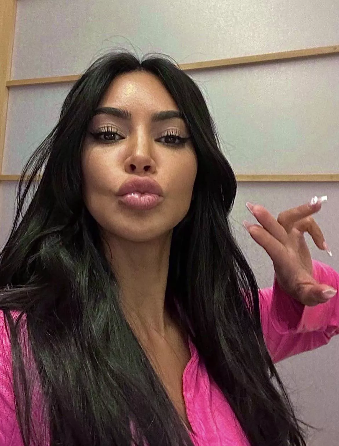 Kim 😵‍💫 posted by Super-Possibility-82