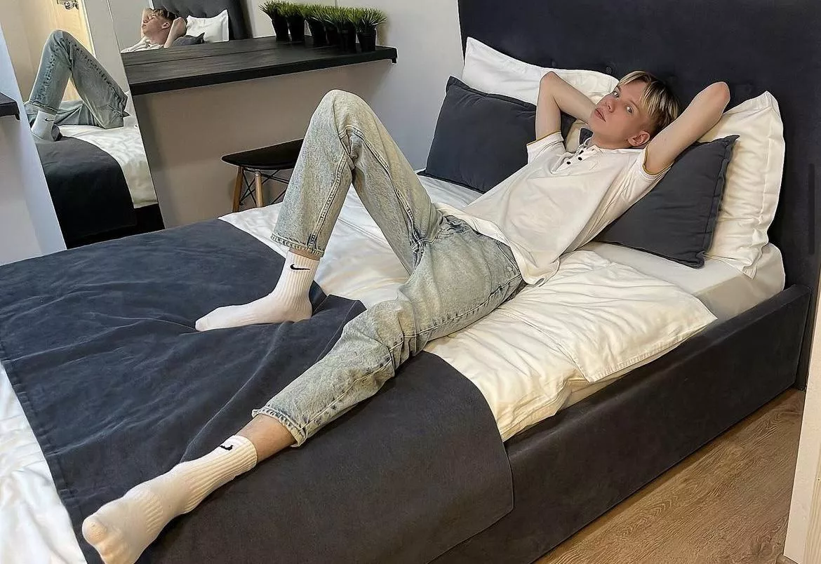 Lie down beside posted by elliot_mars