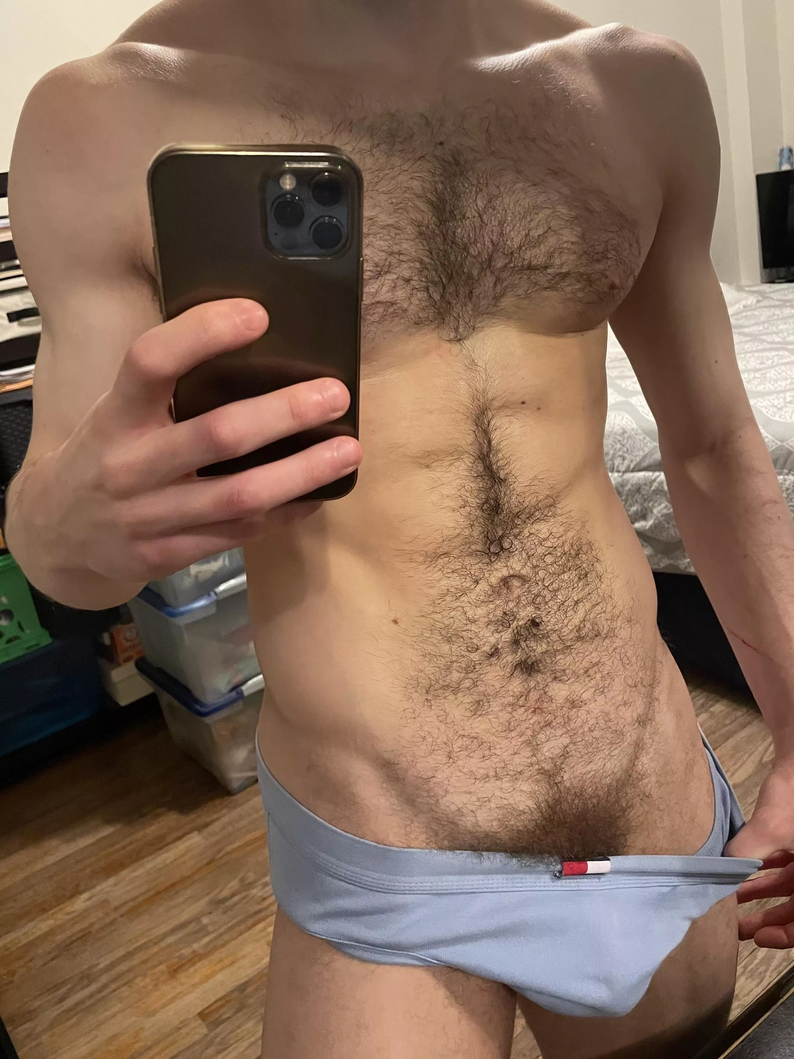 Lowrise briefs + full bush = 😋 posted by deoctubre