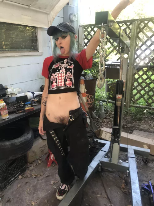 Need a hairy mechanic gf? by TsundereTomboy