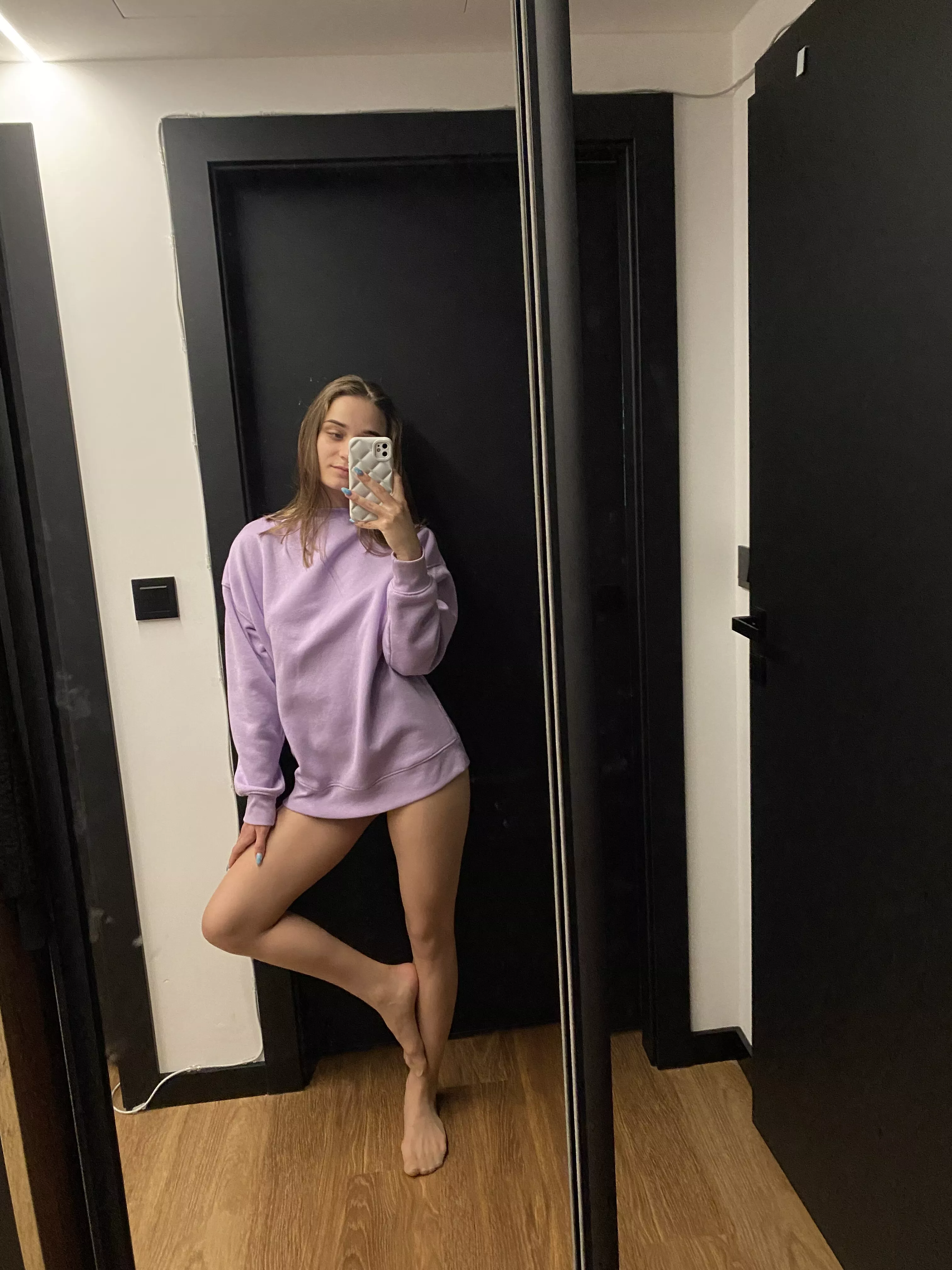 Pantyhose… with no panties posted by Audziucha