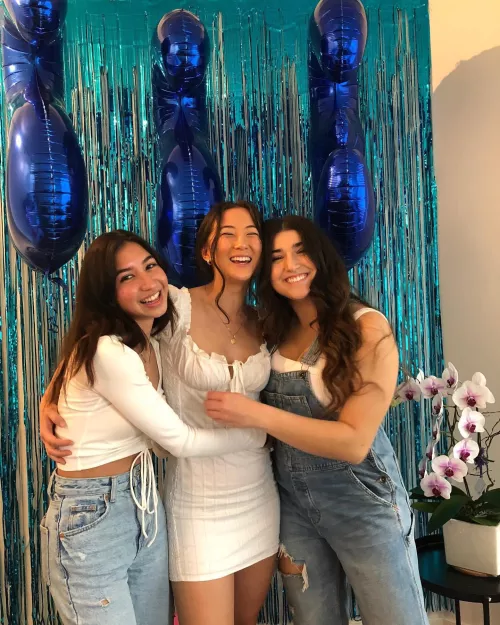 Party girls by whitetoweltw