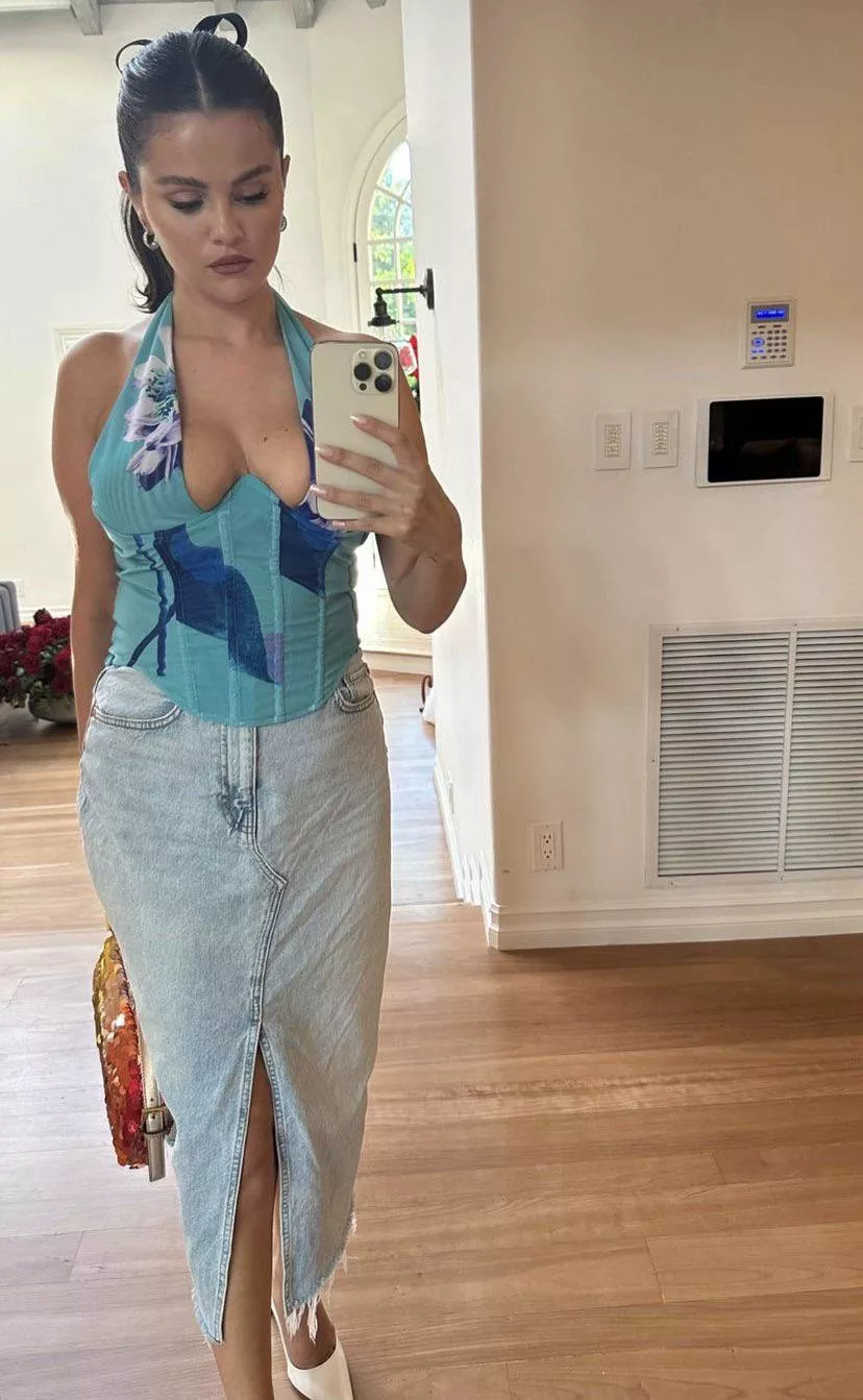 Selena Gomez posted by Commercial-Key949