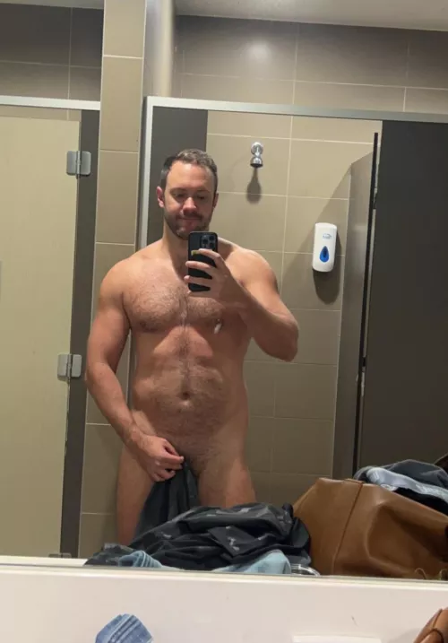 Shame the gym is so quiet before work by vector_tempo