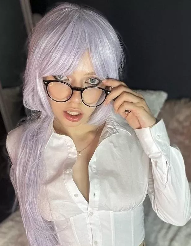 Slutty secretary posted by ShrillyLeave