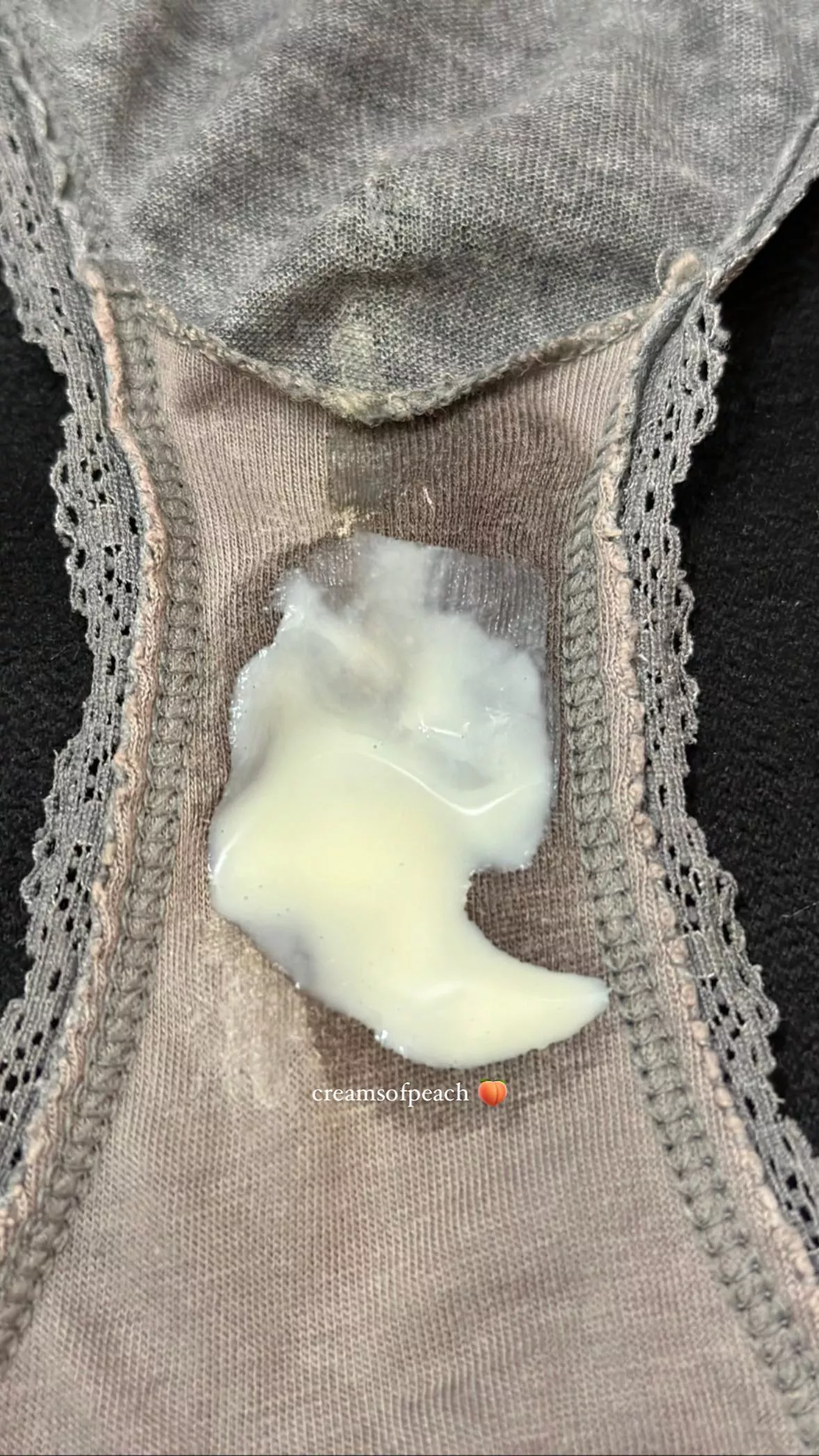 Super fresh serving of cream cumming right up for the second night in a row. How many bubbles did you count this time? posted by creamsofpeach