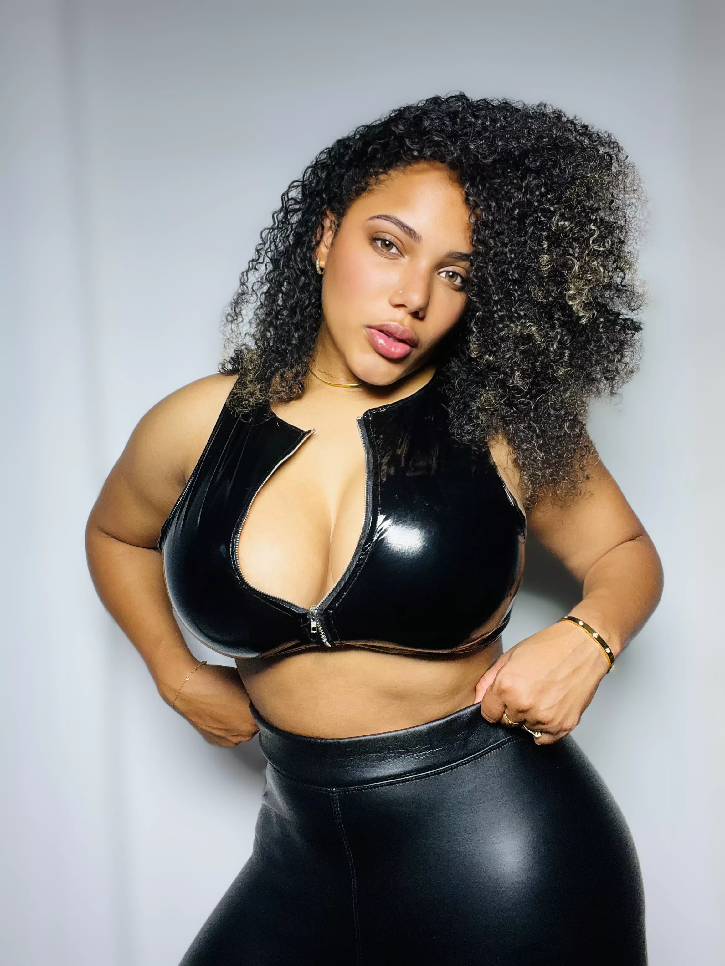 You can look, but you can't touch 😈 posted by thekixxy