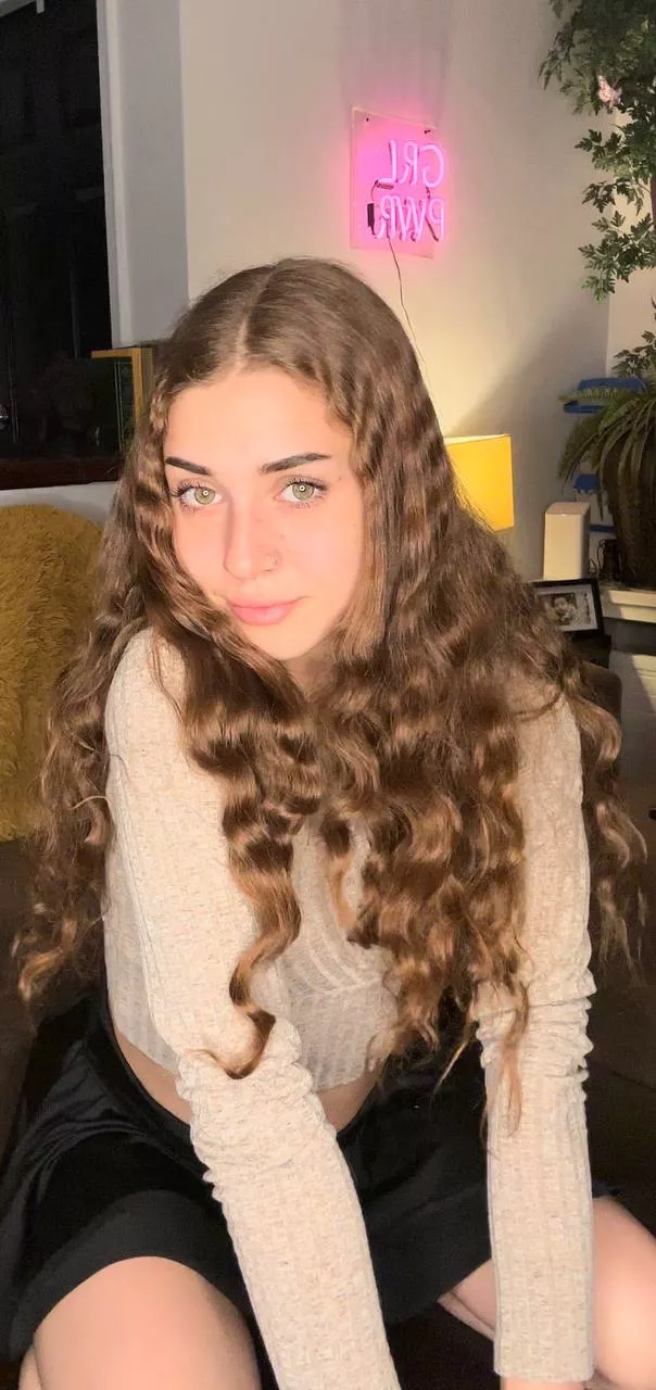 Bored and alone rn. Wanna have fun? posted by Helenmkj