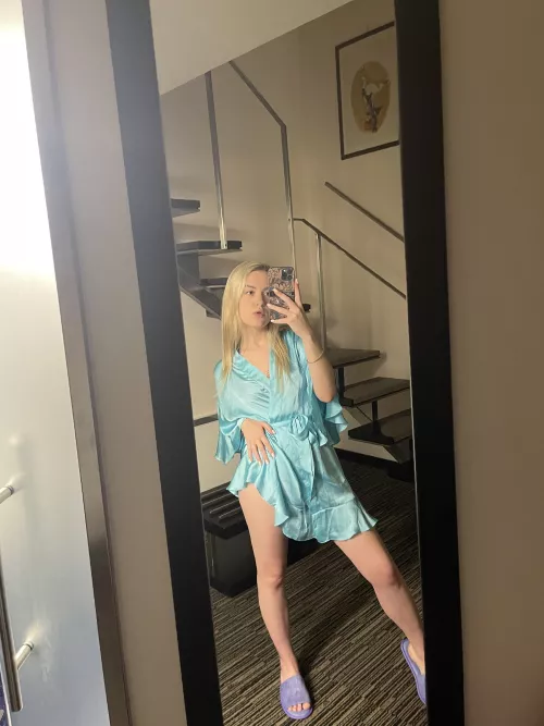 Do you like my long skinny legs by DrowsilyInitiate816