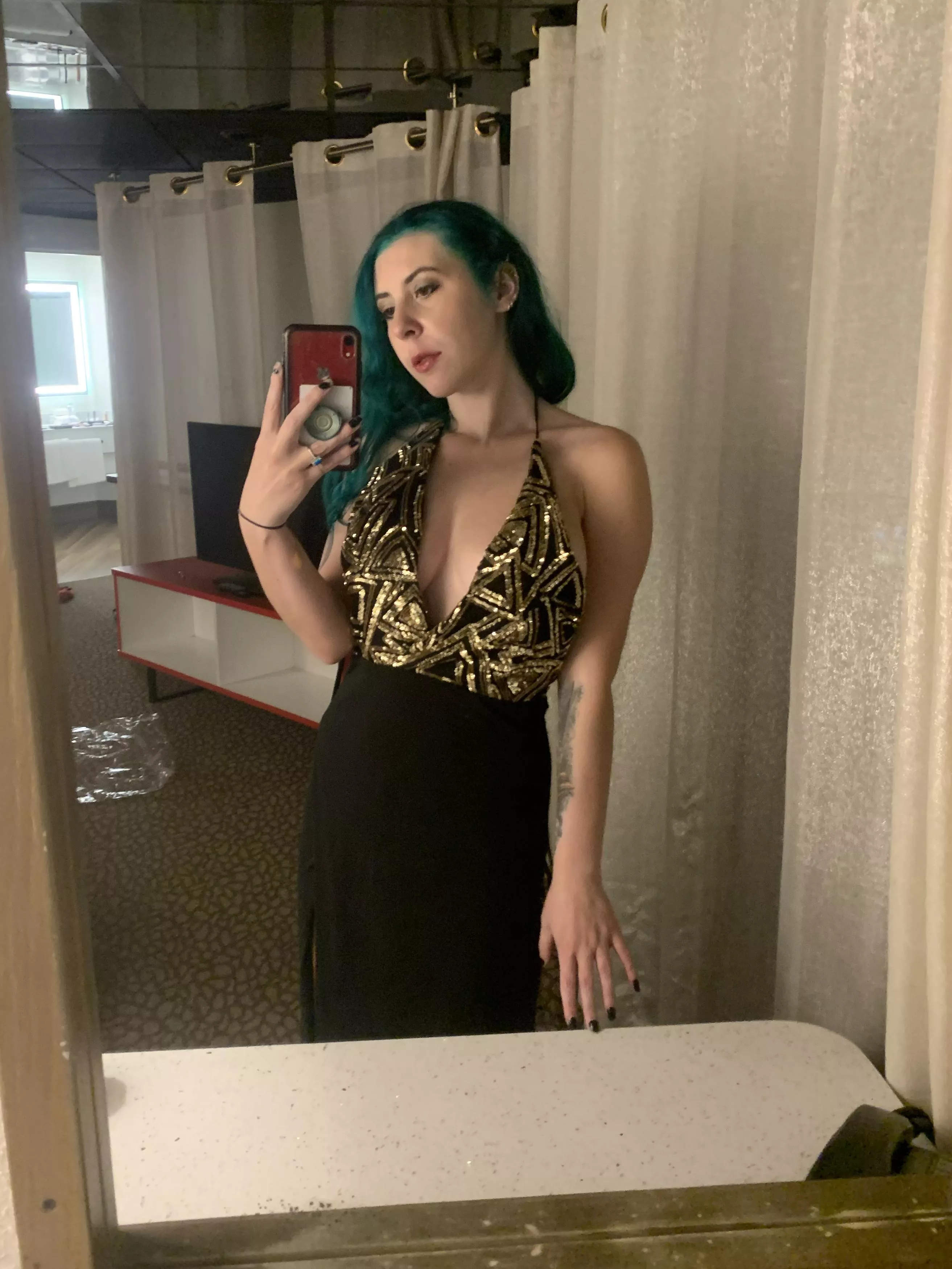 Gilded selfie posted by sirenskiss3